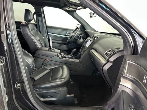 Used 2019 Ford Explorer XLT w/ Equipment Group 202A image 28
