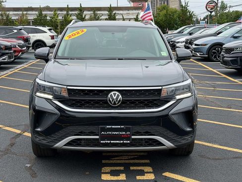 Used 2022 Volkswagen Taos SE w/ Panoramic Sunroof Package FWD image 7