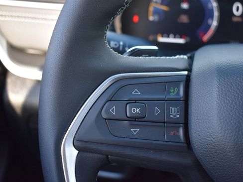 New 2025 Jeep Grand Cherokee Altitude AWD/4WD image 17