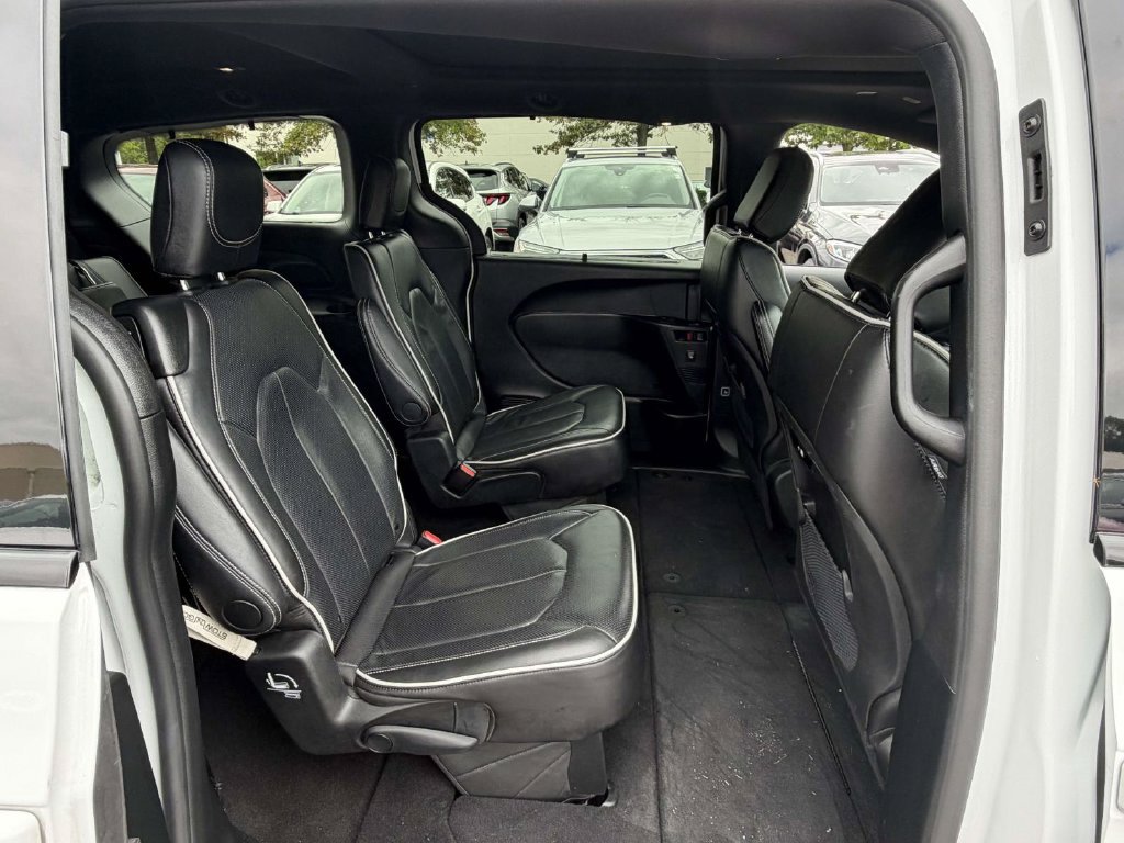 Used 2025 Chrysler Pacifica Limited FWD image 10