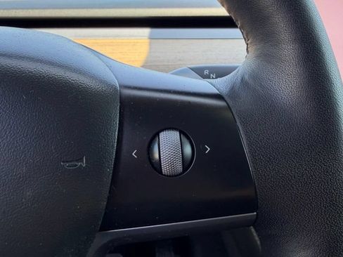 Used 2022 Tesla Model Y Long Range AWD/4WD image 22