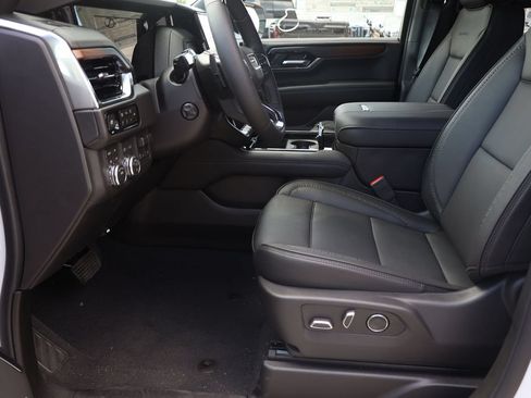 New 2026 GMC Yukon XL Denali w/ Denali Reserve Package AWD/4WD image 11