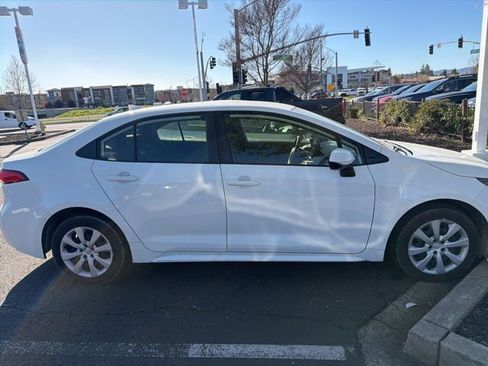 Used 2024 Toyota Corolla LE image 5