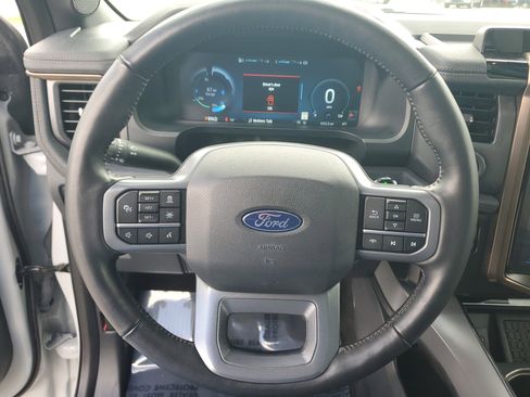 Used 2024 Ford F150 Lightning Lariat image 21
