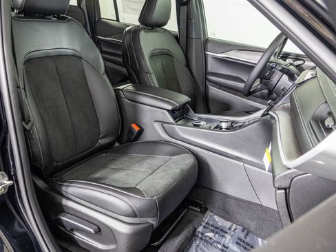 New 2026 Jeep Grand Cherokee Altitude AWD/4WD image 41
