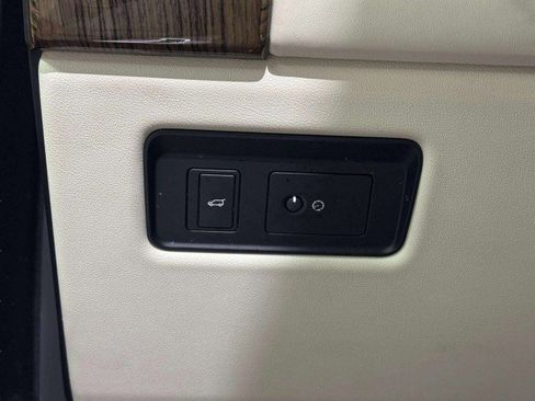 Used 2019 Land Rover Range Rover HSE image 37