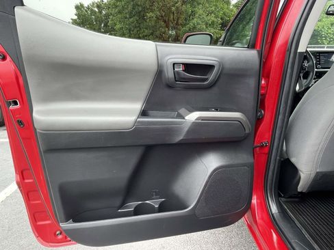 Used 2022 Toyota Tacoma SR5 RWD image 15