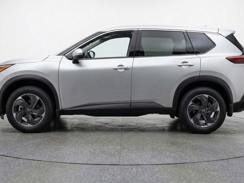 Used 2025 Nissan Rogue SV image 5