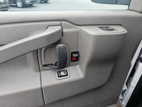 Used 2020 Chevrolet Express 3500 RWD image 19