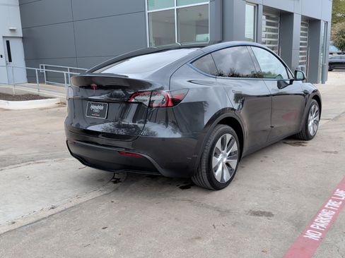 Used 2024 Tesla Model Y Long Range image 10