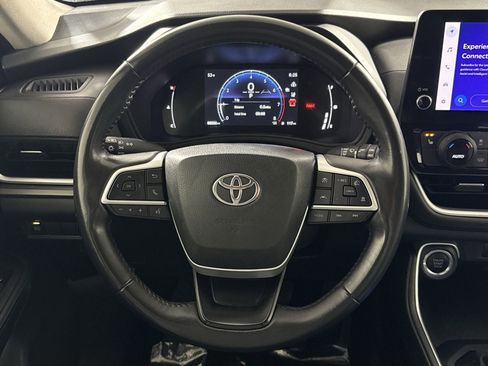 Used 2024 Toyota Grand Highlander AWD image 16