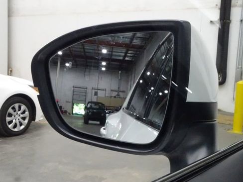 Used 2024 Nissan Pathfinder SV image 39