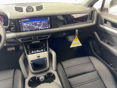 Certified 2026 Porsche Cayenne E-Hybrid Coupe AWD/4WD image 28