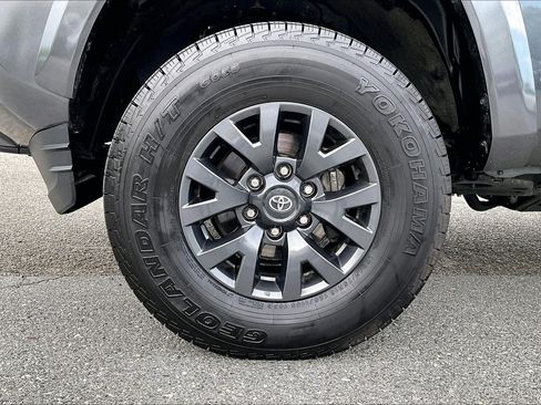 Used 2023 Toyota Tacoma SR5 AWD/4WD image 8