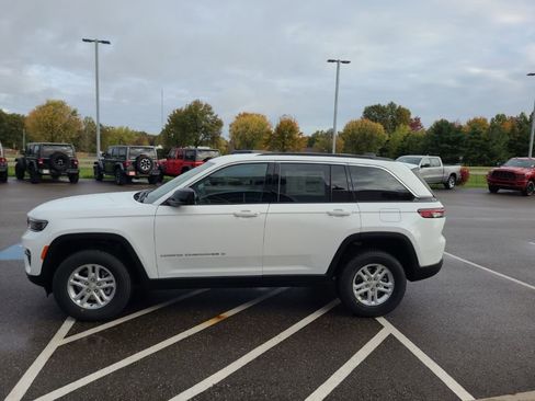 New 2025 Jeep Grand Cherokee Laredo w/ Luxury Tech Group I image 5