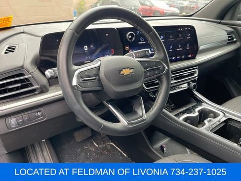 Used 2024 Chevrolet Traverse LT w/ Trailering Package FWD image 7
