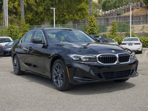 Used 2025 BMW 330i Sedan w/ Convenience Package RWD image 4