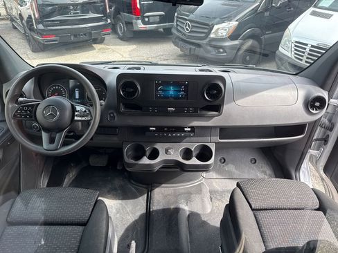 Used 2021 Mercedes-Benz Sprinter 2500 image 21