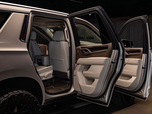 Used 2022 GMC Yukon Denali w/ Denali Premium Package AWD/4WD image 31