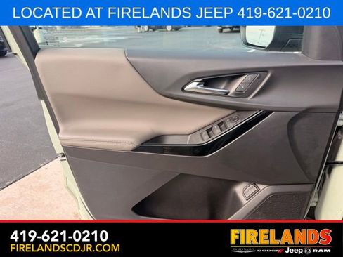 Used 2025 Chevrolet Equinox LT w/ Convenience Package II FWD image 18