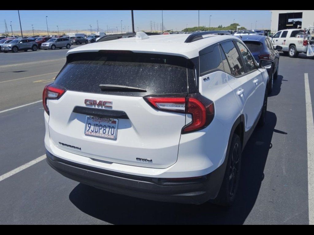 Used 2024 GMC Terrain SLE w/ Driver Convenience Package AWD/4WD image 4