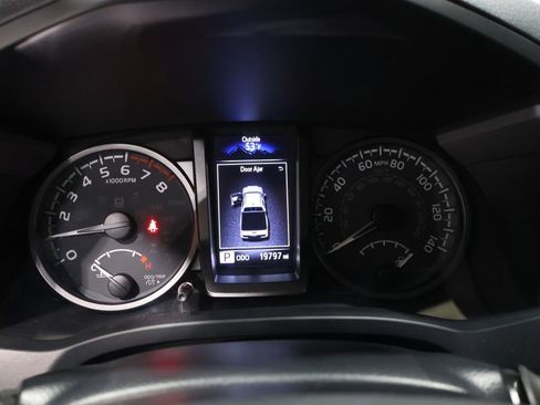 Certified 2022 Toyota Tacoma TRD Sport image 38