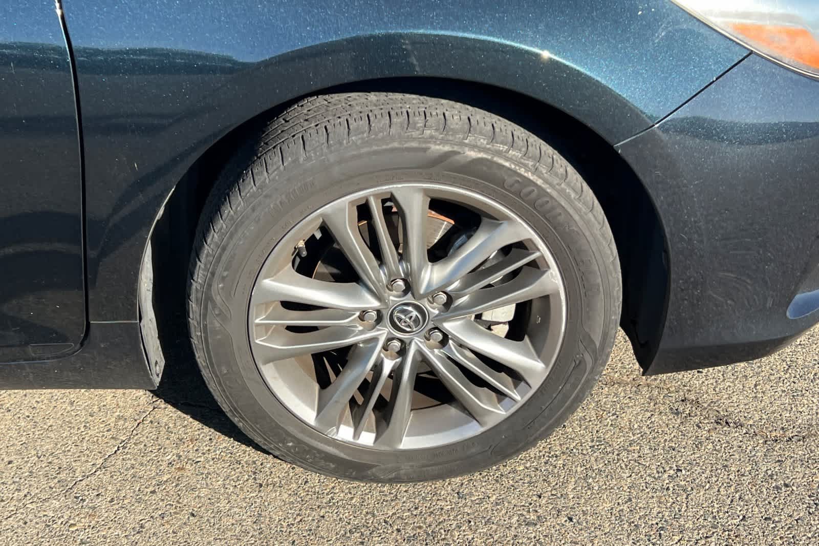 Used 2016 Toyota Camry SE FWD image 18
