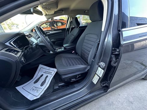 Used 2020 Ford Fusion SE FWD image 16