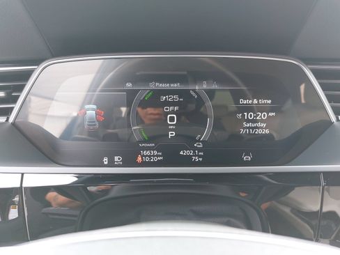 Used 2024 Audi Q8 e-tron Premium Plus w/ Premium Plus Package AWD/4WD image 20
