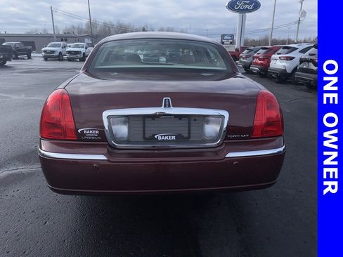 Used 2004 Lincoln Town Car Ultimate image 3