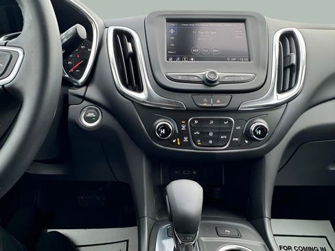 Used 2023 Chevrolet Equinox LT image 12