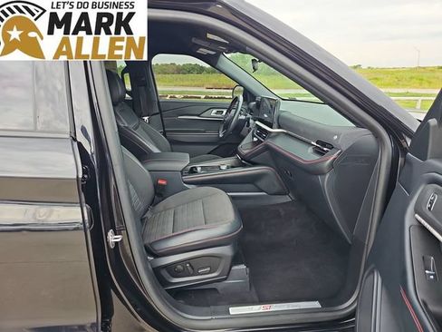 Used 2025 Ford Explorer ST-Line w/ ST-Line Street Pack AWD/4WD image 27