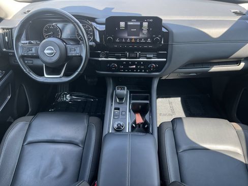 Used 2024 Nissan Pathfinder SL AWD/4WD image 2