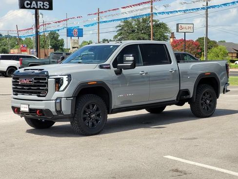 Used 2024 GMC Sierra 2500 AT4 w/ AT4 Premium Plus Package AWD/4WD image 3