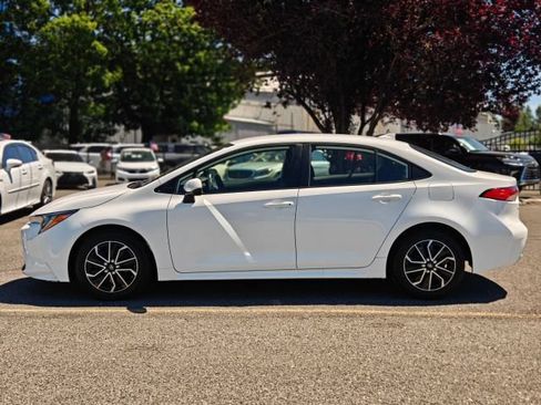 Used 2020 Toyota Corolla LE FWD image 4