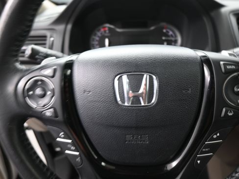 Used 2016 Honda Pilot Touring image 16