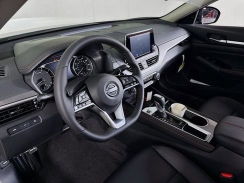 New 2025 Nissan Altima 2.5 SR image 9