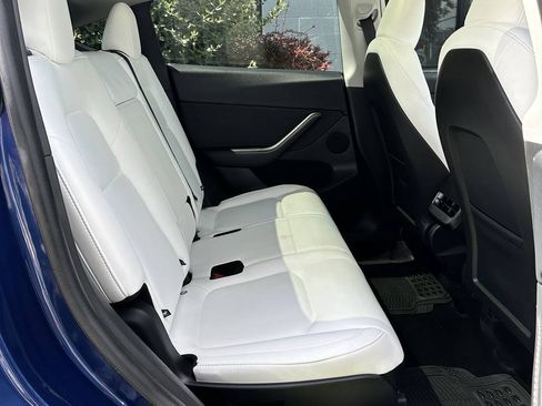 Used 2025 Tesla Model Y Long Range AWD/4WD image 27