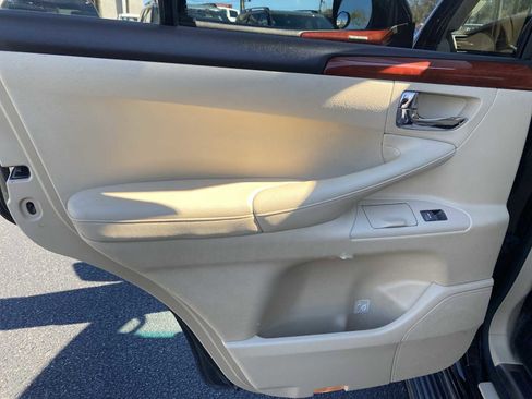Used 2010 Lexus LX 570 4WD image 32