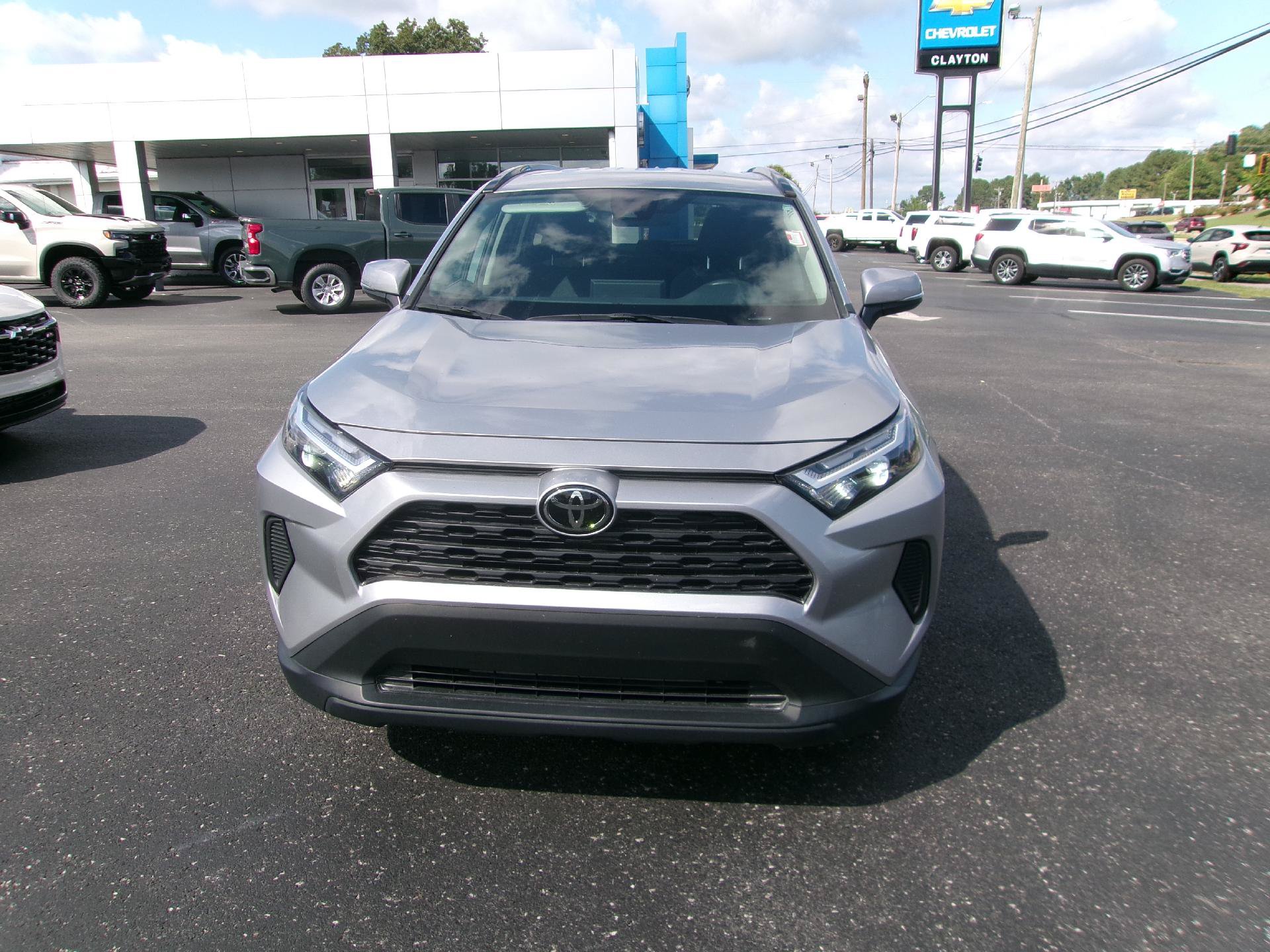 Used 2025 Toyota RAV4 XLE FWD image 6