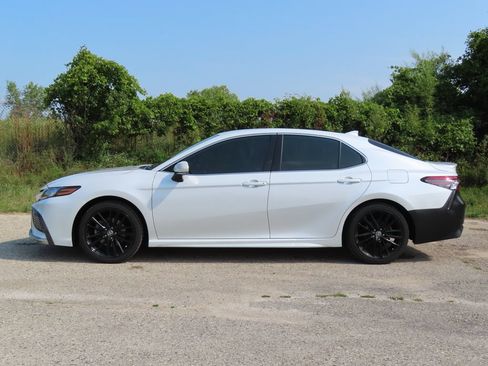 Used 2021 Toyota Camry XSE FWD image 8