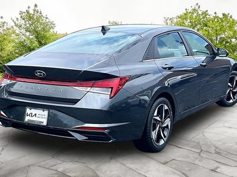 Used 2021 Hyundai Elantra SEL w/ Convenience + Premium Package FWD image 2