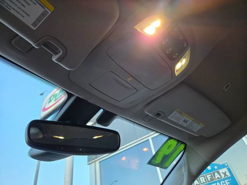 Used 2019 Chrysler Pacifica Touring-L image 41