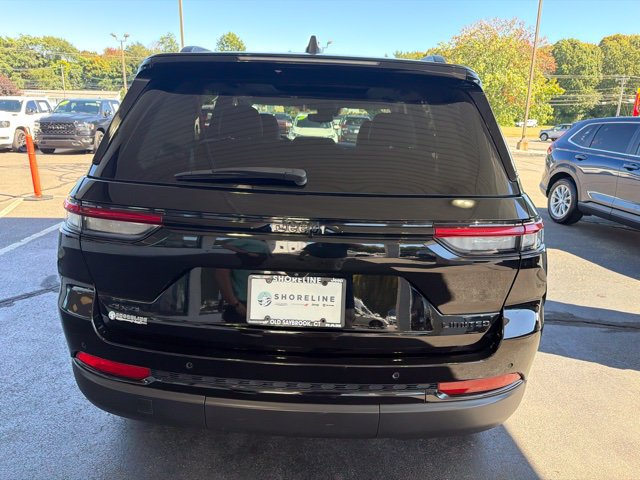 Used 2023 Jeep Grand Cherokee Limited w/ Black Appearance Package AWD/4WD image 6