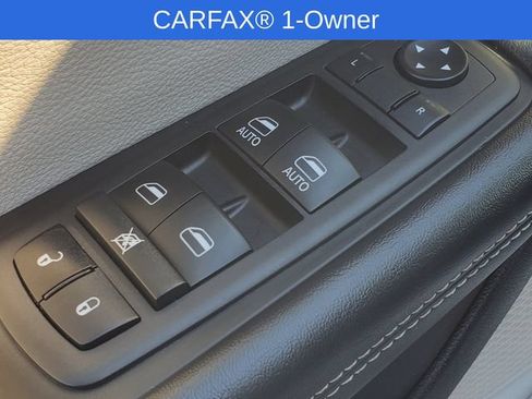 Used 2024 Chrysler Pacifica Touring-L FWD image 11