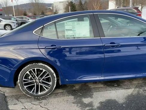 Used 2025 Toyota Camry XLE w/ Premium Package image 9