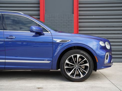 Used 2021 Bentley Bentayga V8 image 11