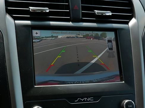 Used 2019 Ford Fusion SE FWD image 28