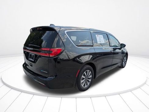 Used 2024 Chrysler Pacifica Limited FWD image 4