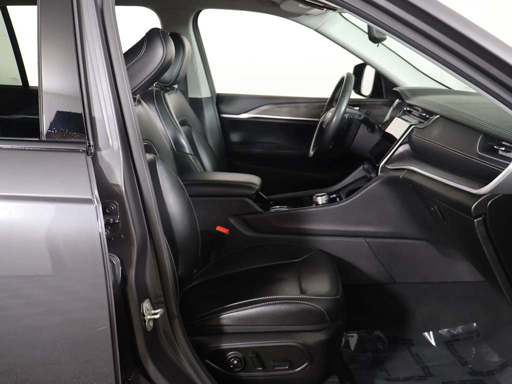 Used 2023 Jeep Grand Cherokee L Limited AWD/4WD image 28